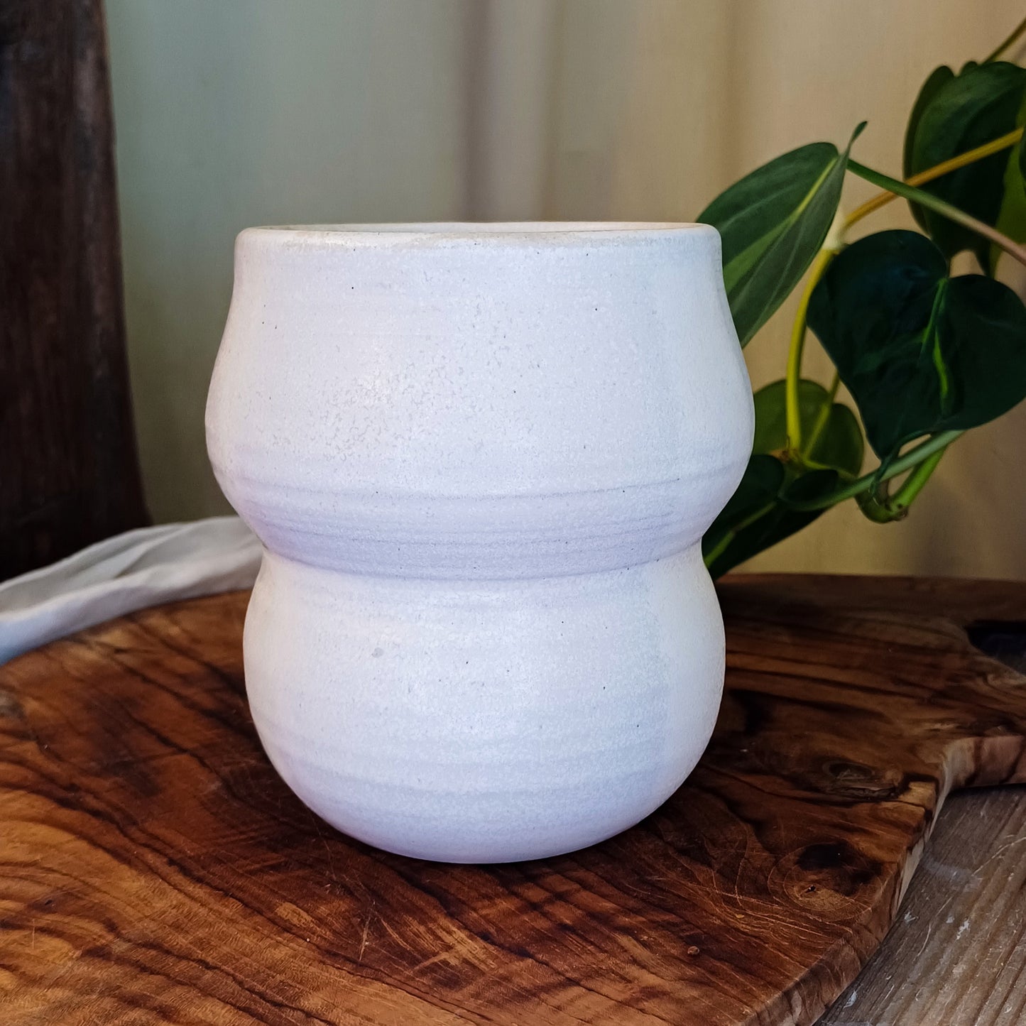 Entzückende Vase in Kalebassenform cremefarben