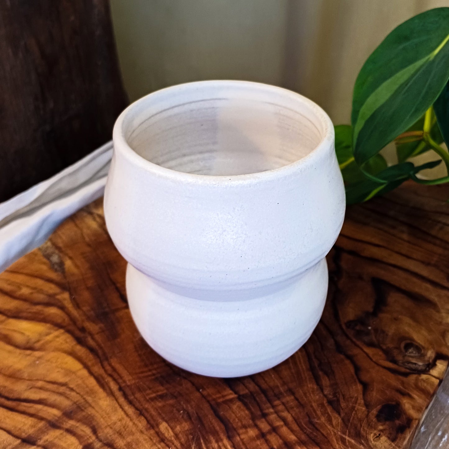 Entzückende Vase in Kalebassenform cremefarben