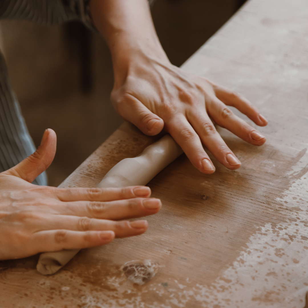 Töpferkurs in Aufbautechnik Thema: Futternapf-Set am 01.02.2026 von 16 - 18.30 Uhr