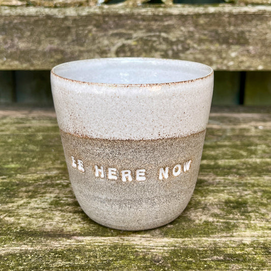 Becher "Be HERE NOW"