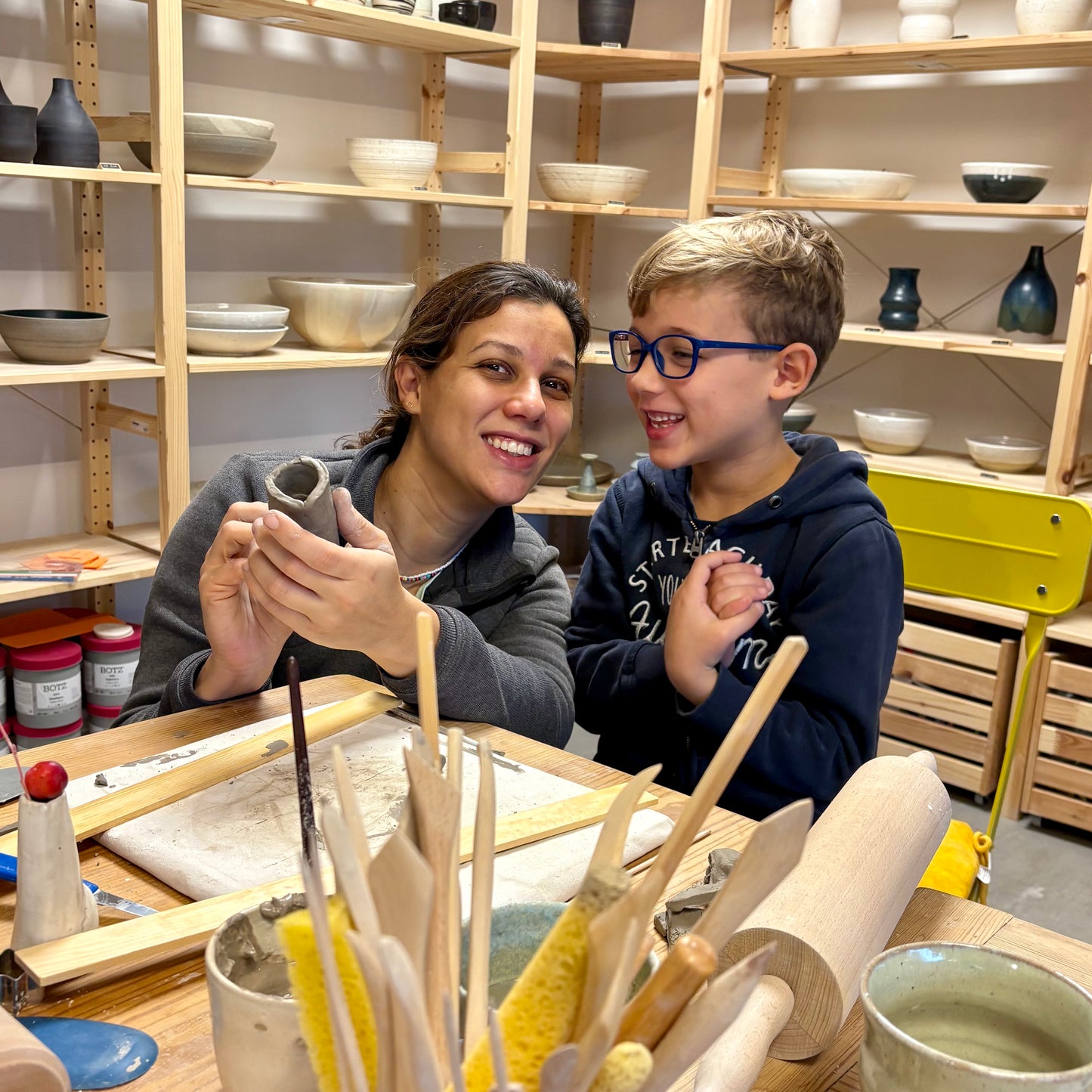 Eltern-Kind Ferienwerkstatt mit Ton für Kinder ab 6 Jahren: So, 28.12.25 von 15.00 - 17.00 Uhr