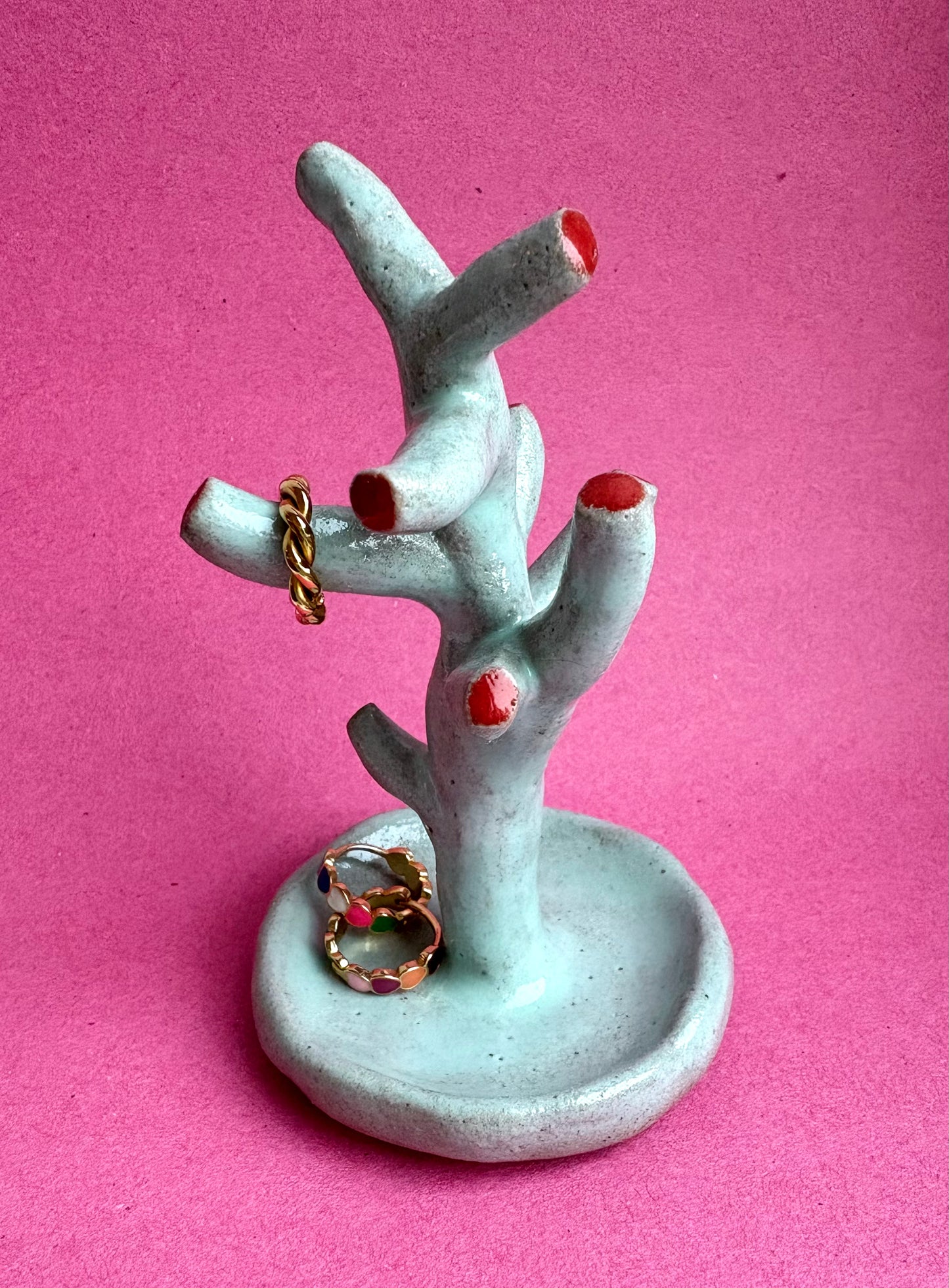 Töpferkurs in Aufbautechnik Thema: Schmuckschalen, Ringhalter und Perlen am 11.01.2026 von 16 - 18.30 Uhr