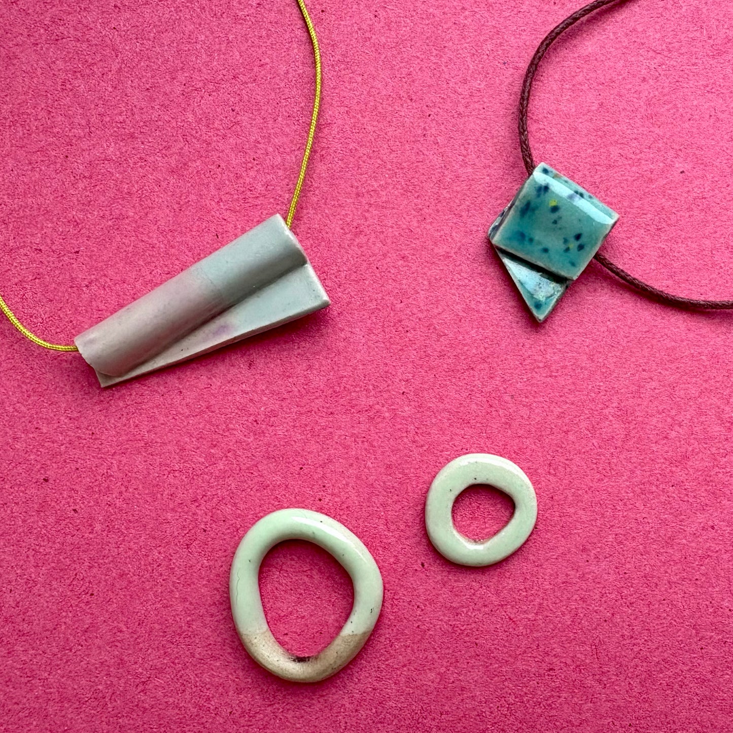 Töpferkurs in Aufbautechnik Thema: Schmuckschalen, Ringhalter und Perlen am 11.01.2026 von 16 - 18.30 Uhr